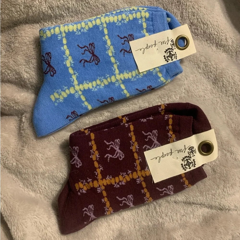 Free People Tie A Bow Set of 2 Crew Socks Blue Burgundy Knit Women’s NWT